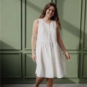 Sleeveless linen dress with pockets